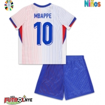 Camiseta Francia Kylian Mbappe #10 Visitante Equipación para niños Eurocopa 2024 manga corta (+ pantalones cortos)